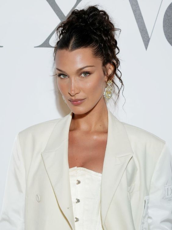 Bella Hadid Skinny Eyebrows